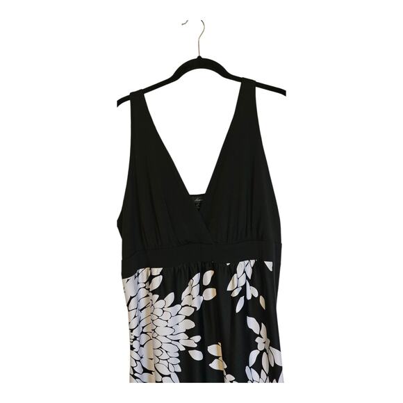 Heart Soul Dress – Size 3X – Black with Bold White Floral - Picture 4 of 5